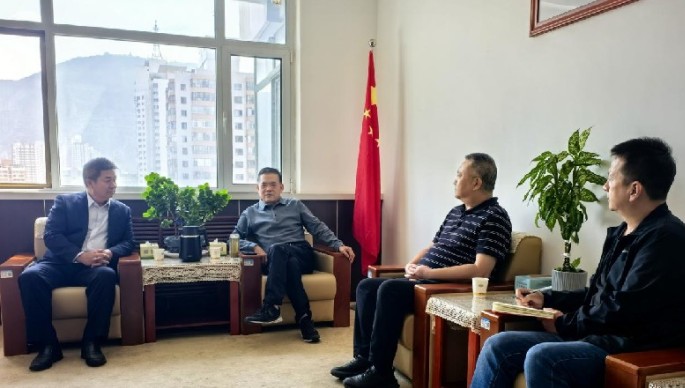 津巴布韦中国和平统一促进会会长王新举拜会省侨联