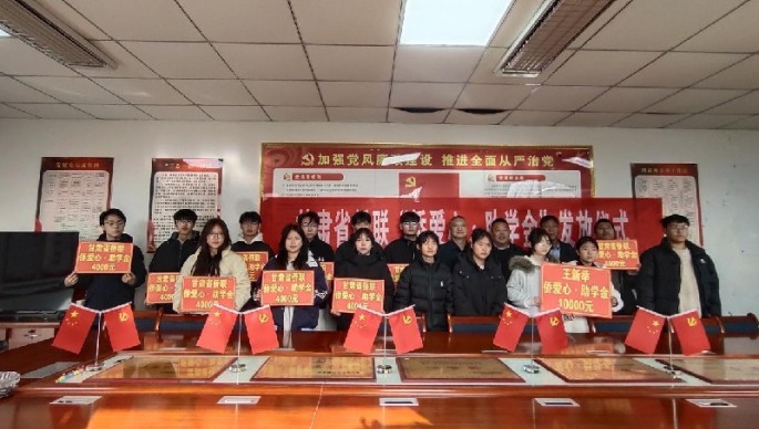 省侨联赴杨家庄村开展节前走访慰问